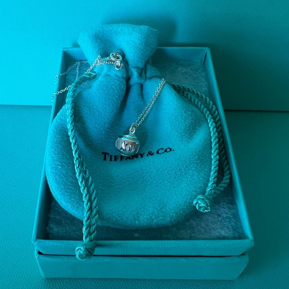 🌸🌸 Authentic Tiffany & Co. Atlas Ball Pendant